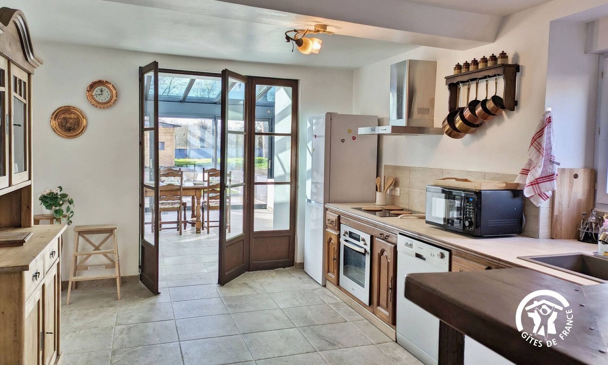 Chammes Cottage | Charming Village Gîte, 4 Bedrooms, Garden, Near Sainte-Suzanne, Fully Inclusive
