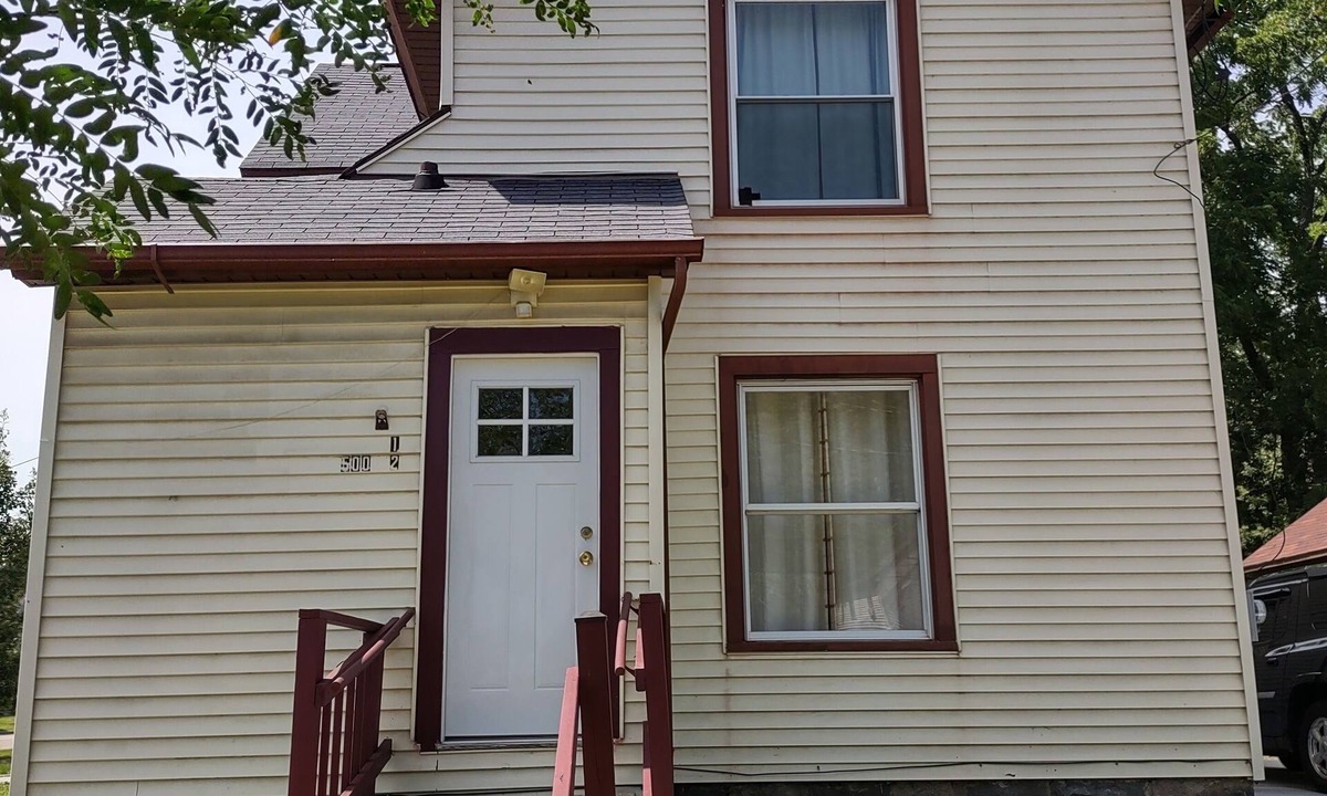 Lansing Apartment | Charming 1-bedroom apartment with AC in lively Lansing