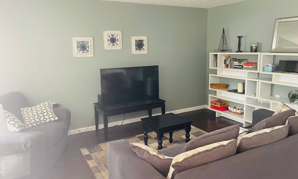 Elk Rapids Cottage | Charming 2-bedroom cottage with WiFi, AC in fabulous Elk Rapids