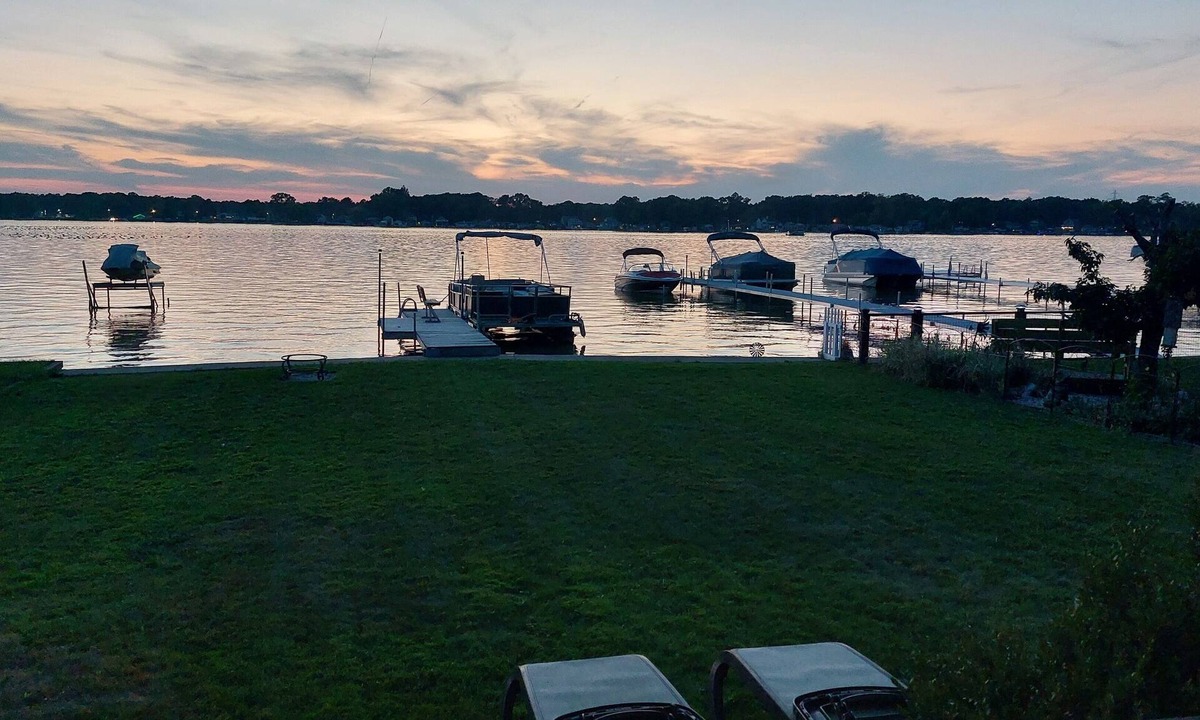 Simonton Lake Cottage | Charming 2-bedroom cottage "on Simonton Lake" in Elkhart, IN with WiFi and A/C