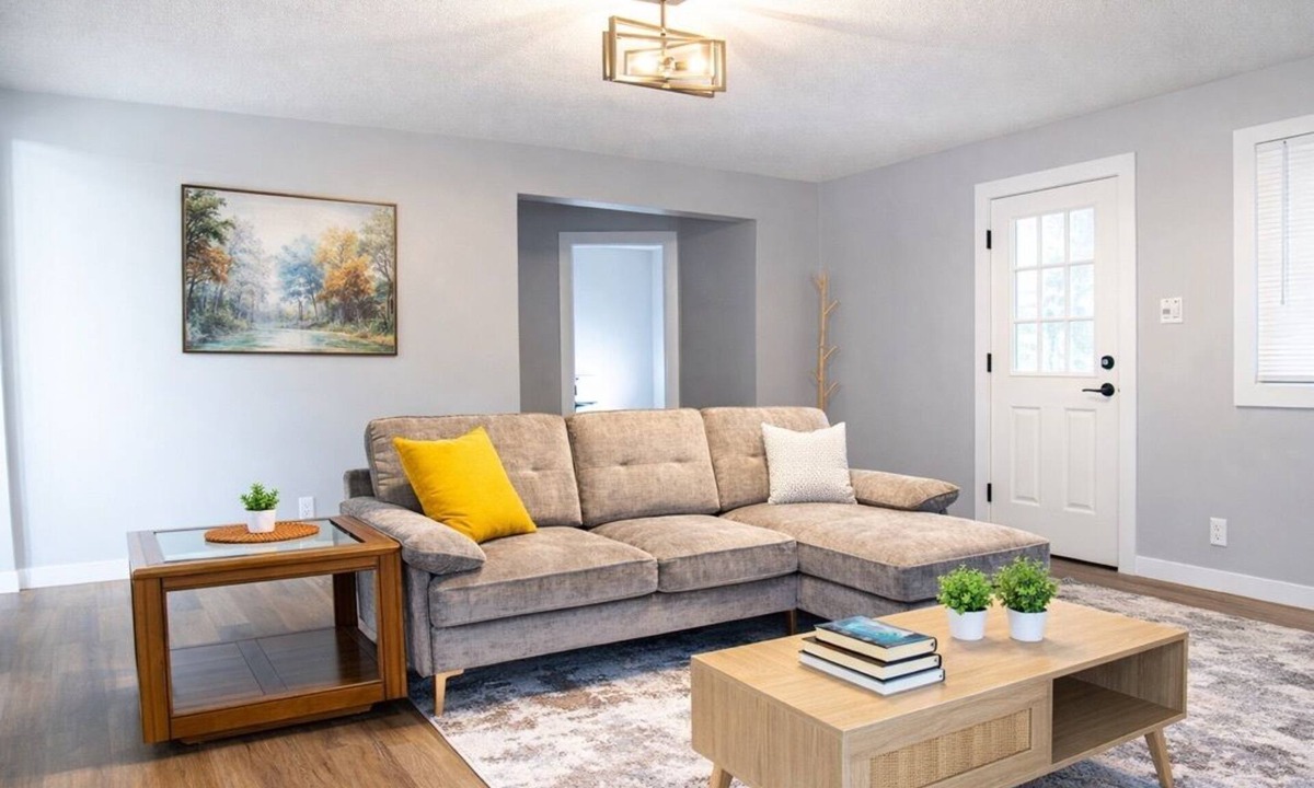 Hillsdale House | Charming 3-bedroom house in Hillsdale near the College