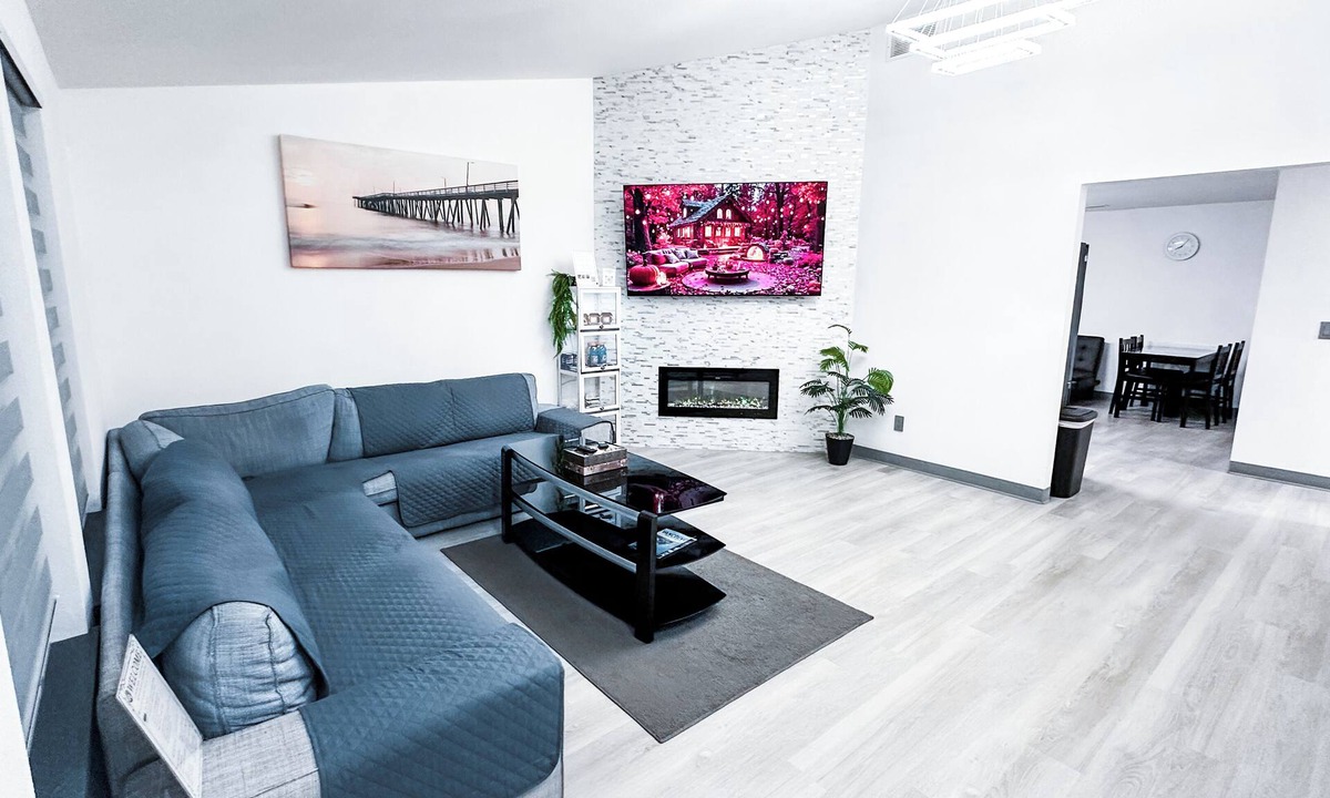 Orchards House | Charming 3- bedroom house with WiFi and AC in delightful Vancouver