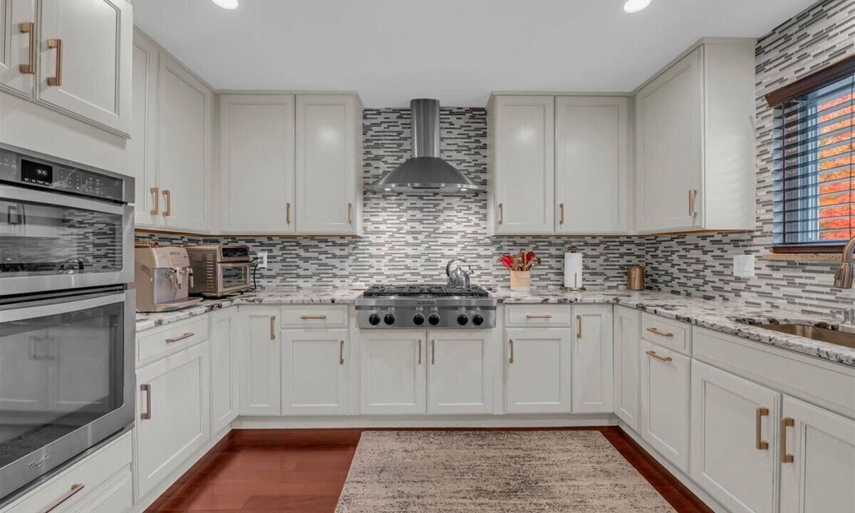 Troy House | Charming 3-bedroom house with fitness room and AC in Troy