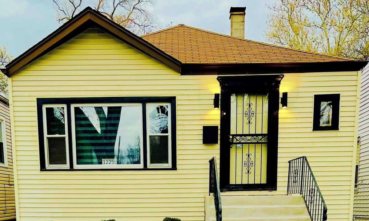 West Pullman House | Charming 3-bedroom smart house in fabulous Chicago with AC, WiFi