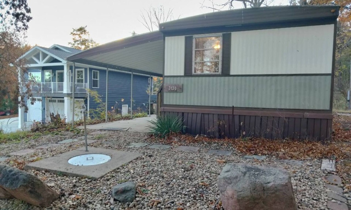 Angola House | Charming 3-bedroom Trailer with WiFi, AC in lovely Angola