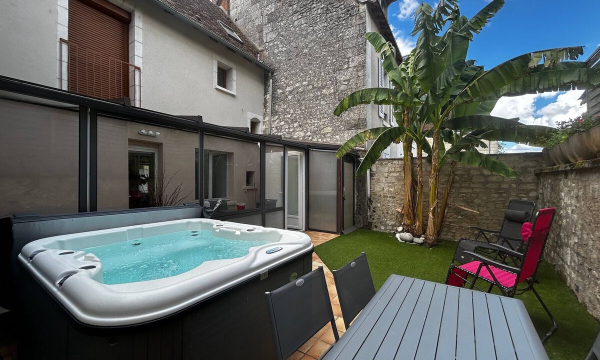 La Roche-Posay House | Charming 6-person home with garden and jacuzzi in La Roche-Posay