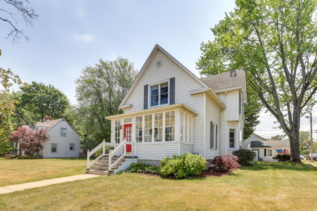 Chesterton House | Charming Chesterton Home: w/Idyllic Location!
