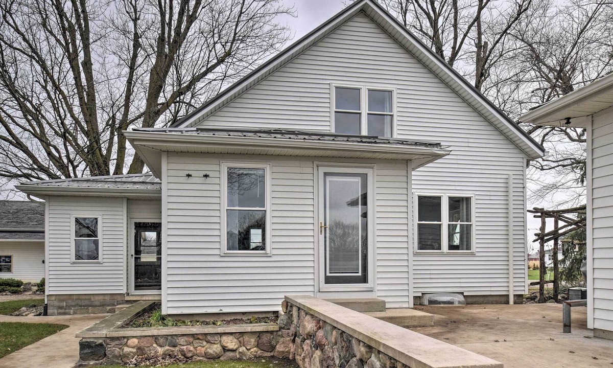 Shipshewana House | Charming Dairy Farm Home in Indiana Amish Country