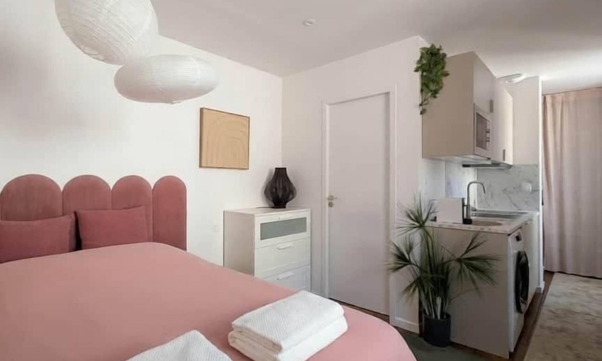 Saint-Aubin-du-Cormier Apartment | Charming studio - Quiet & Bright - Downtown