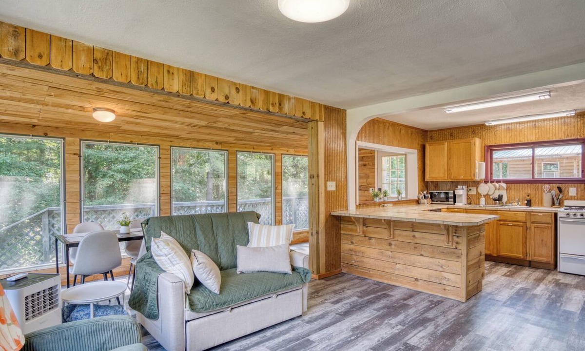 Fountain Cabin | Charming Green Cabin with Dock, Kayaks, Round Lake Access, Minutes to Ludington