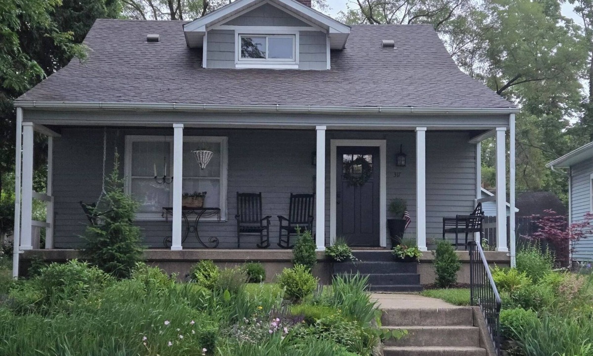 Northshore Triangle House | Charming! Remodeled 4-bedrm, 3 bath, less than 1 mile to Notre Dame. Super Clean