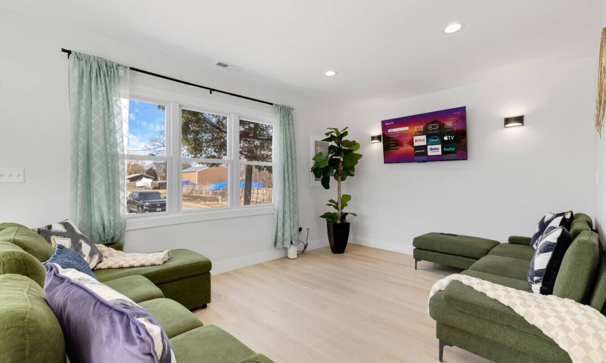 Channel Lake House | Chic 4BR Lakefront Canal Escape