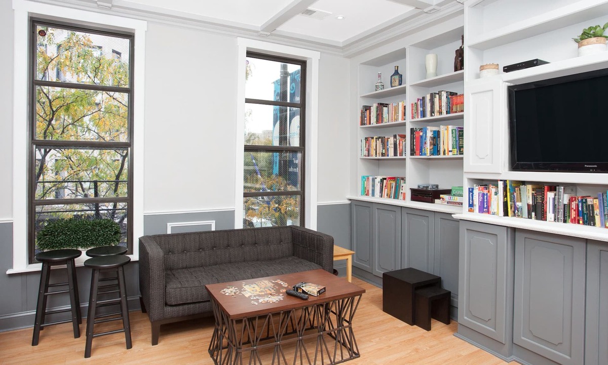 Greektown Hostel | Chicago Parthenon Hostel