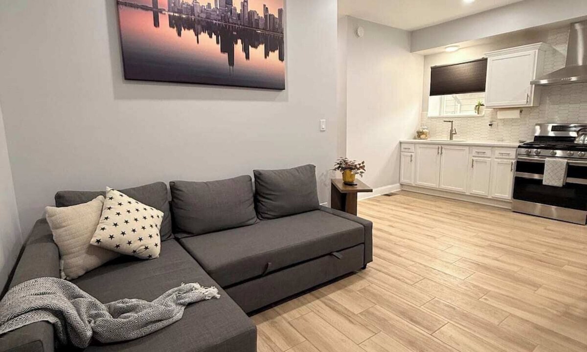 Archer Heights Apartment | Chicago Stay Near Midway Airport & Orange Line