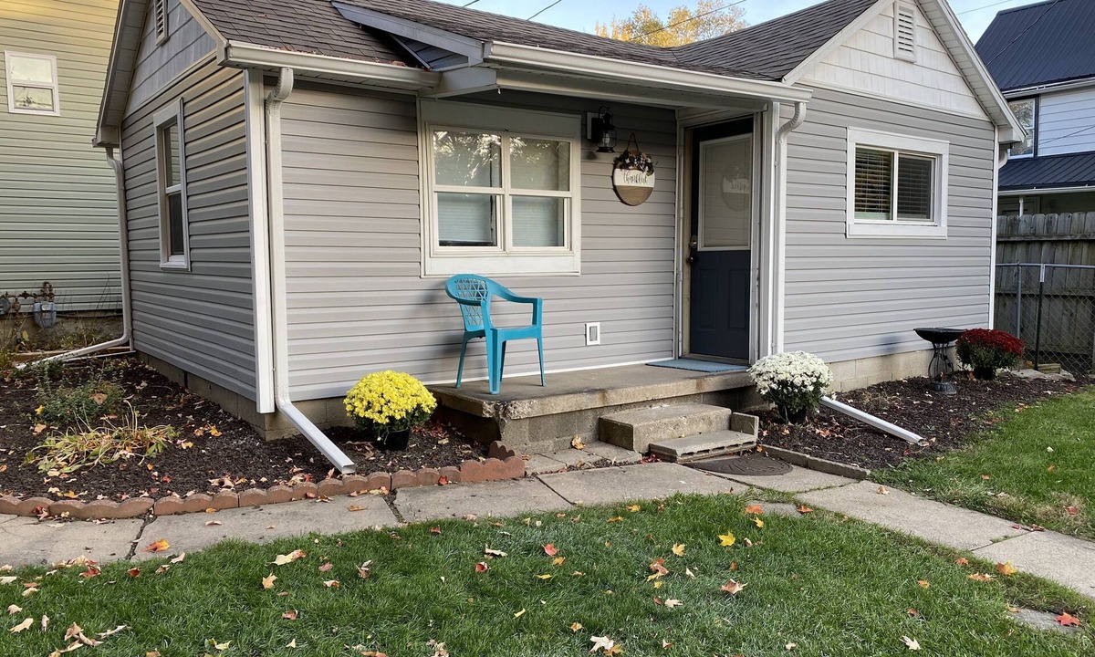 Wabash House | Clean, cozy, modern1 bdrm house just 7 blocks from the Honeywell Center