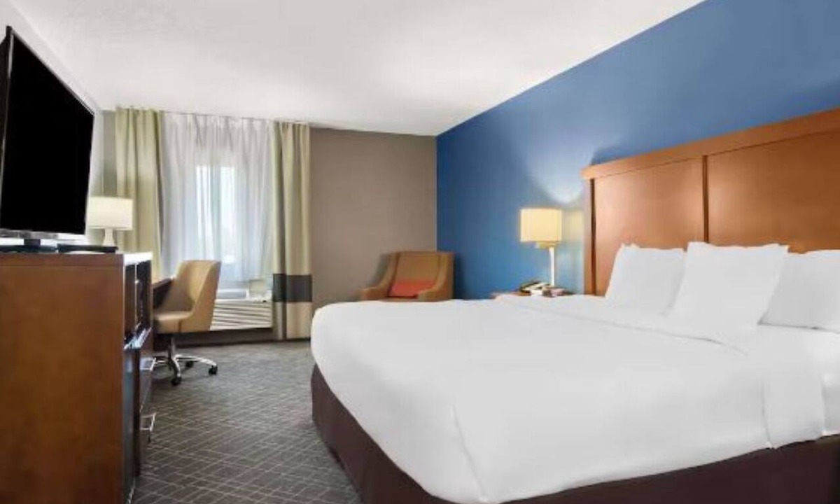Joliet Hotel | Clean & Modern Joliet Hotel—Indoor Pool, Free Breakfast & Close to I-55 Corridor