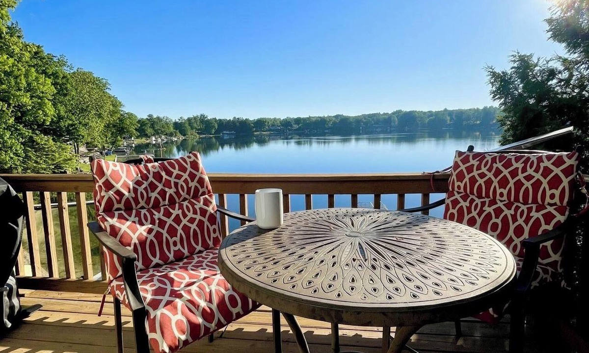 Custer Cottage | Clear Sky Cottage on Lost Lake - Gorgeous 3 bed/2.5 bath Lakefront Home