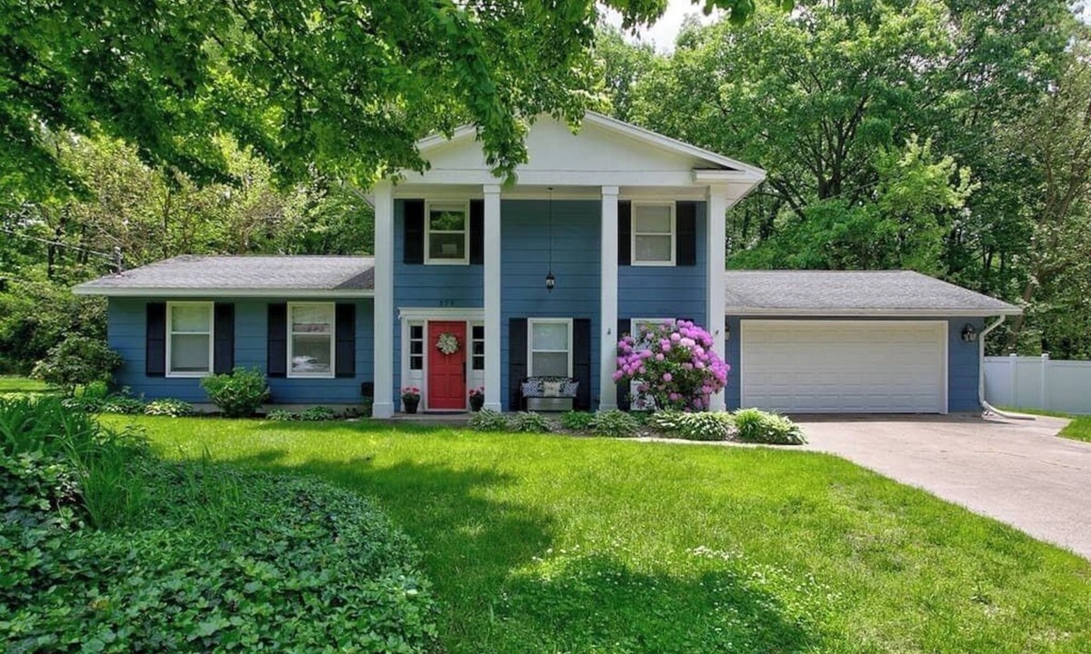 Waukazoo Woods House | Colonial Cottage | Hot Tub | Sauna | Fire Pit