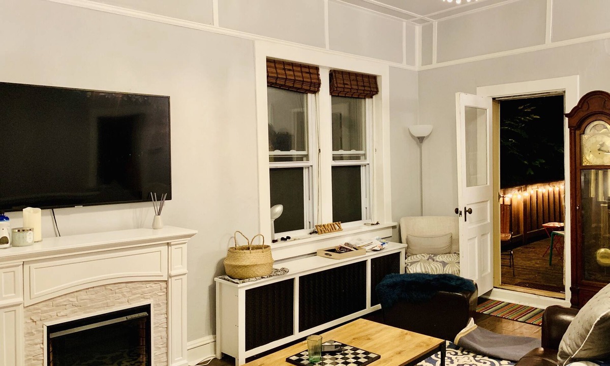 Port Washington House | Comfort, space, and ideal location = a Grand Time On Grand!