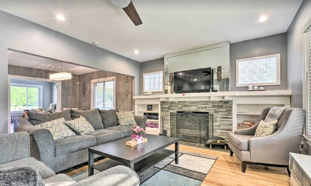 New Center Detroit House | Comfortable Home for Families & Teams, Sleeps 8, Easy Access to Downtown
