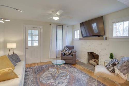 Wooded Estates House | ‘Corby Claddagh House’ ~ 1 Mi to Notre Dame!