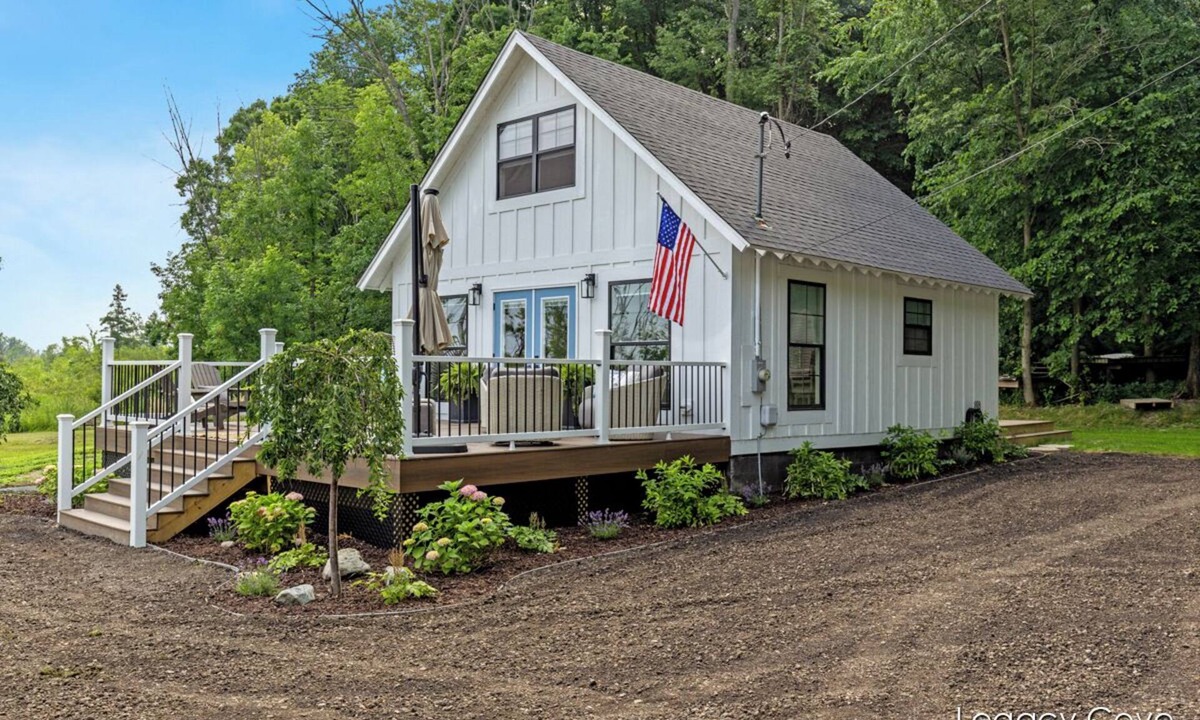 Greenville Cottage | Cottage on Wabasis Lake. Pets welcome. Pontoon, kayaks, SUP boards, hot tub!