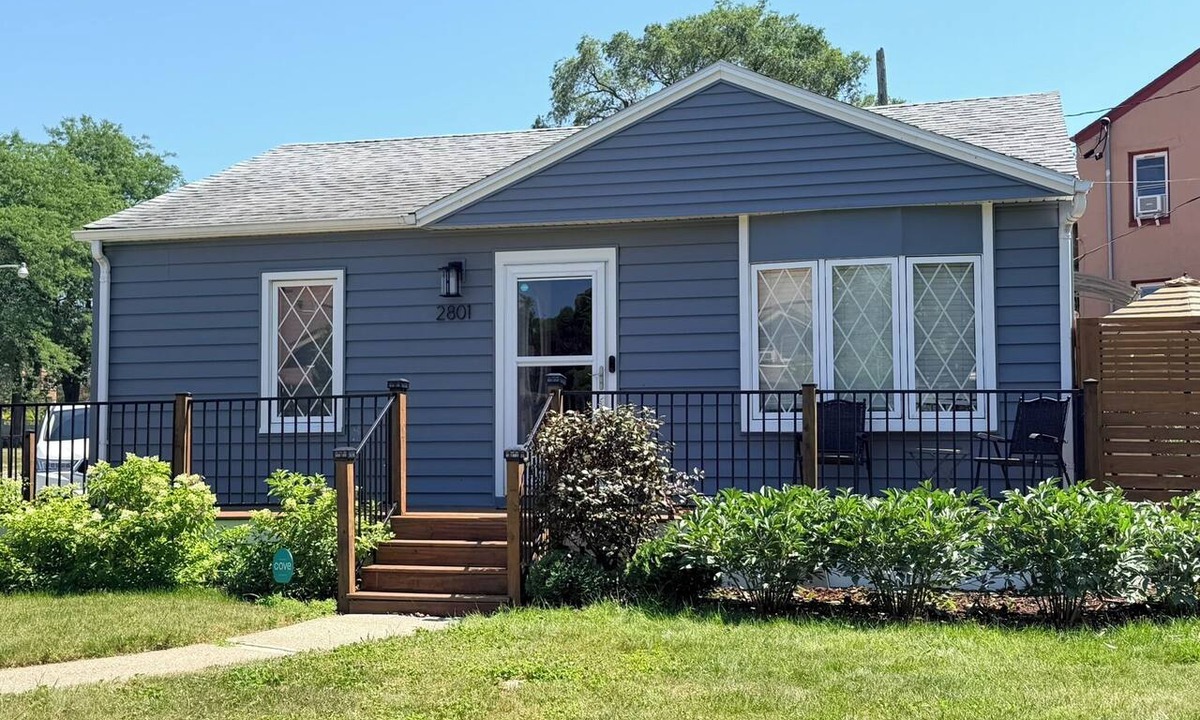 Bay View House | Cottage Style House in Milwaukee’s Bay View Neighborhood – 1 Block from the Lake