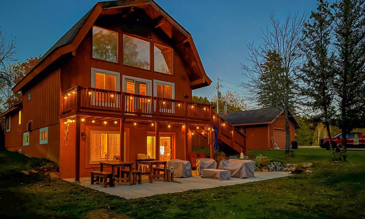Northeast Michigan House | Country retreat on the Manistee National Forest w/outside space