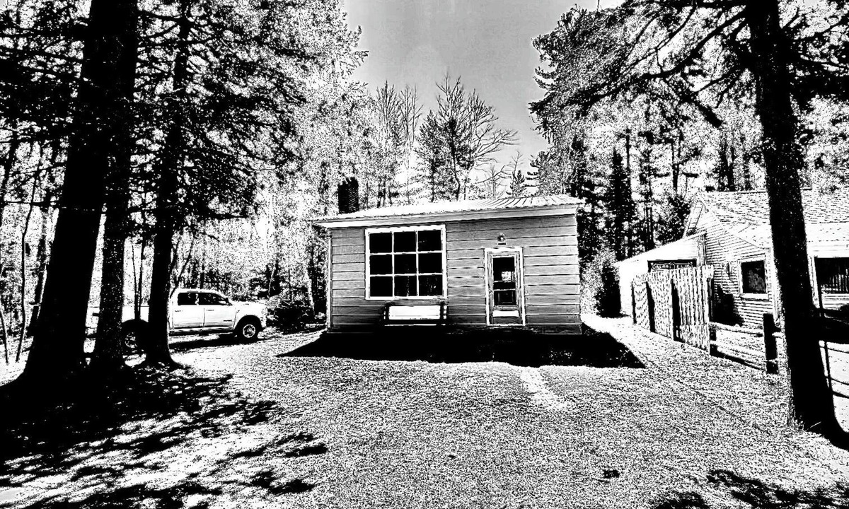 Manistique Cottage | Cozy 2-Bedroom Cottage in Manistique near Indian Lake