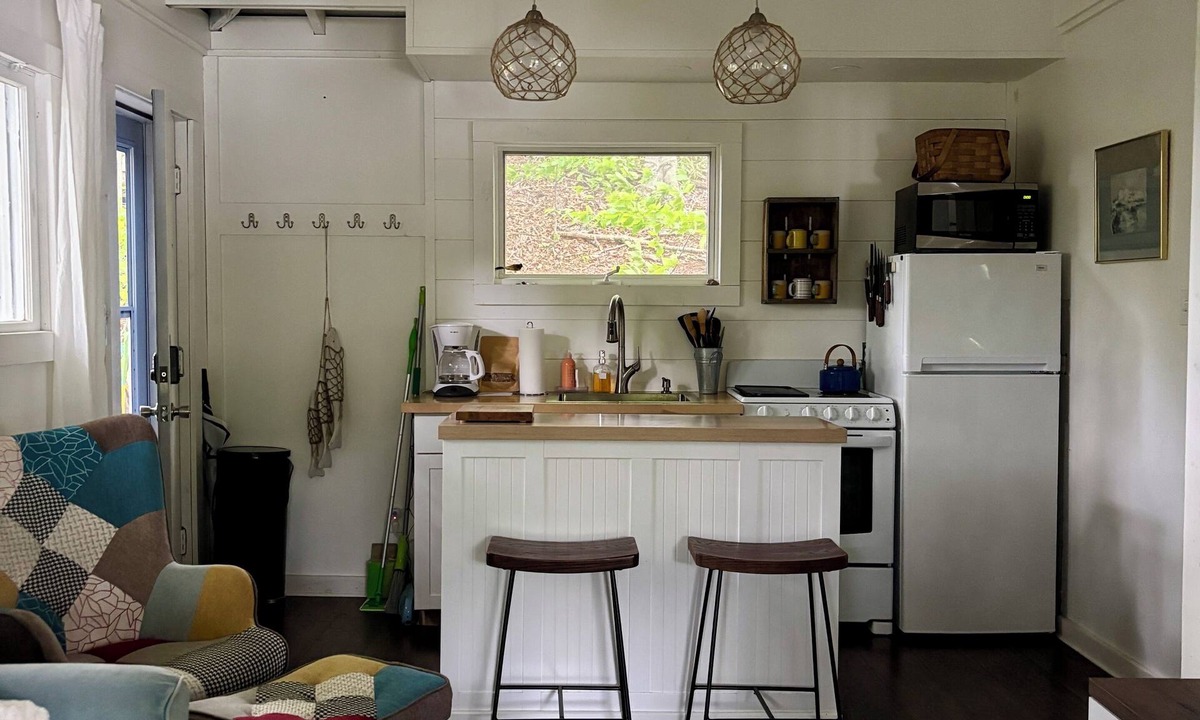 Ludington House | Cozy 2-bedroom Lakehouse on the South Bayou of Hamlin Lake