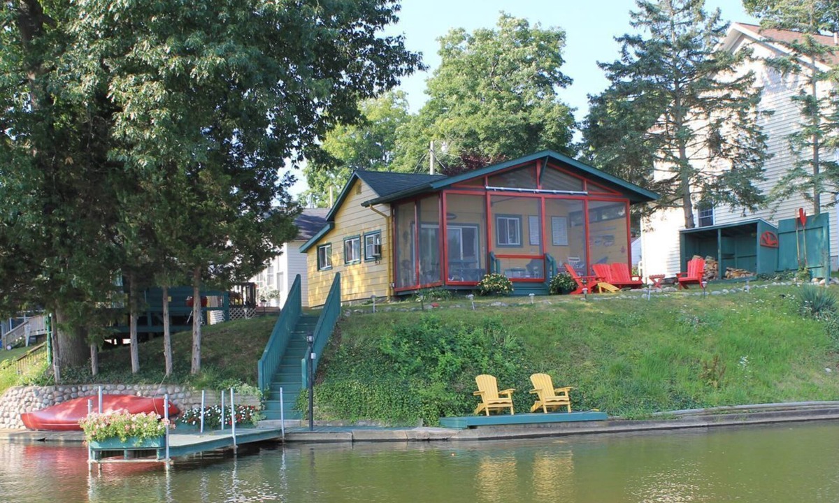Paw Paw Cabin | Cozy cabin w fab lake view. Late Aug open. Pontoon, fishing, campfire! Pets ok