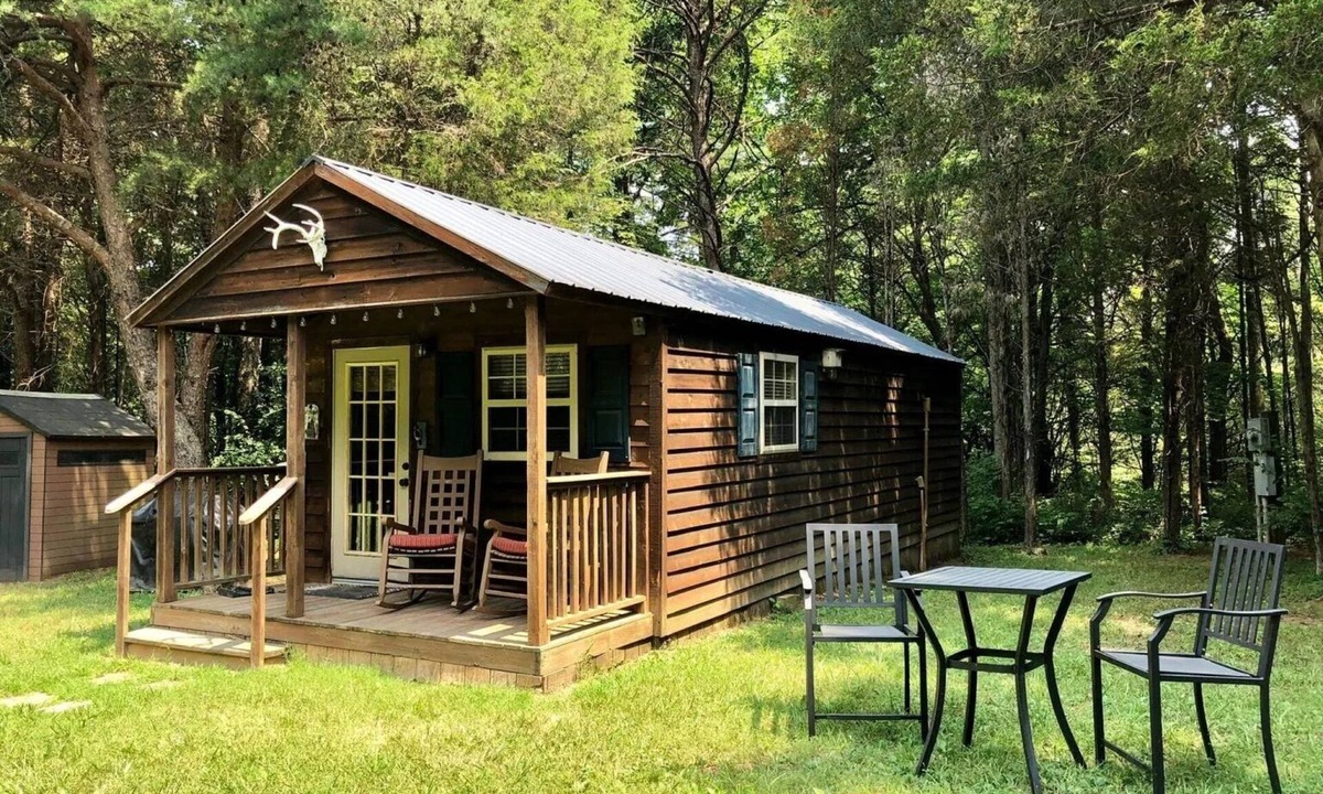 La Grange Cabin | Cozy Cabin w/firepit, tucked in the woods on a Kentucky farm. Nature awaits!