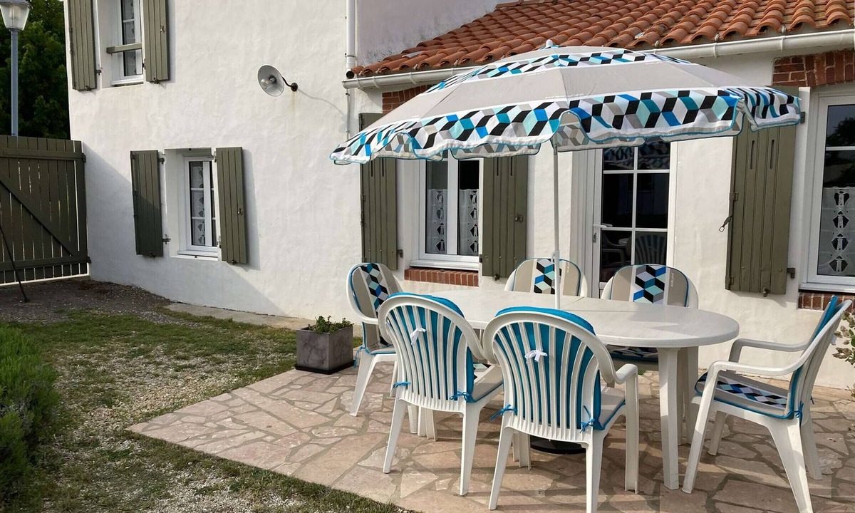 L'Epine House | Cozy House with Annex, Garden, 6 Sleeps, Near Beach & Shops