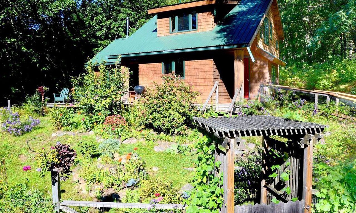 Empire Cabin | Cozy Lakefront Cabin Rental in the Woodlands of Empire, Michigan