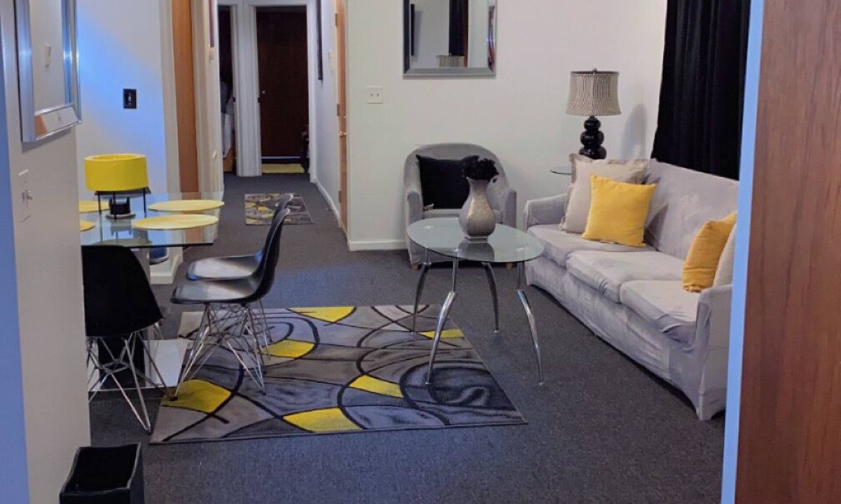 North Lawndale Apartment | Cozy Modern -3BRS and 2BAS located10mins from Downtown Chicago
