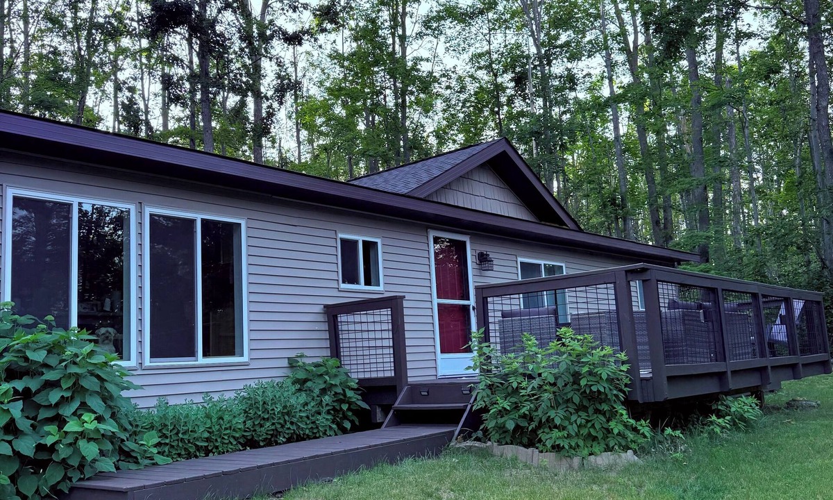 Gaylord House | Cozy, Pet-Friendly Northern Michigan Escape - 3 Bedrooms, Wi-Fi & AC