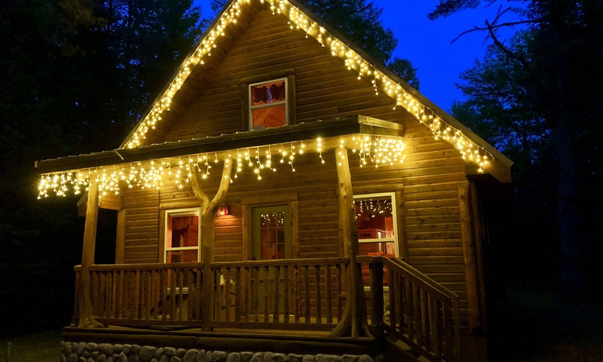 Munising Cabin | Cozy, Secluded, Year-Round Cabin: With A Hot Tub!