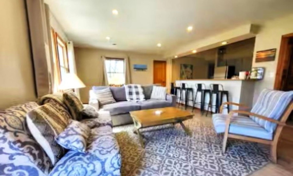 South Haven Cottage | Cozy South Haven Cottage. Short walk to beach. Family and pet friendly!