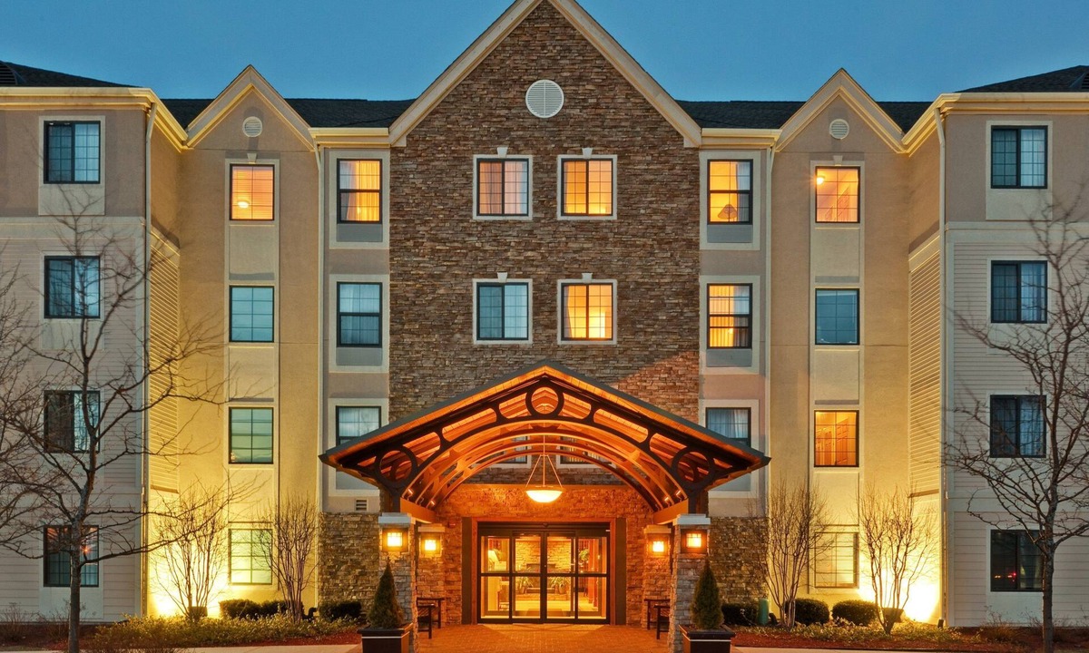 Glenview Apartment | Cozy Studio w/Breakfast | Business Center & Pool