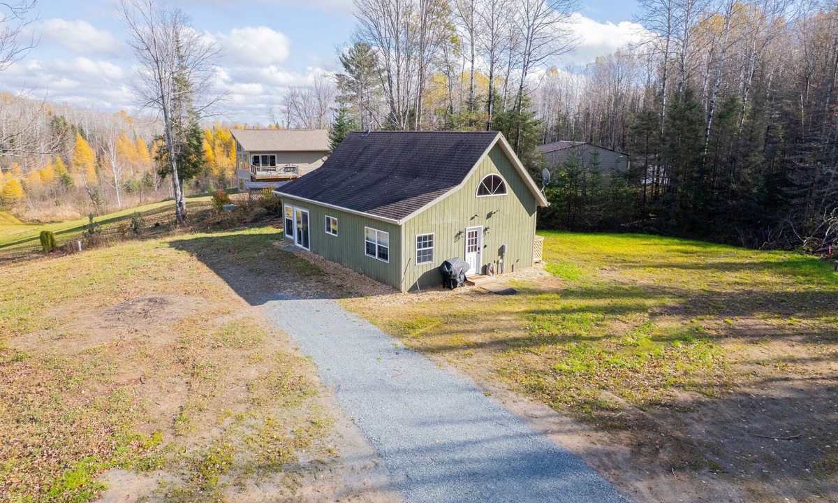 Felch Cabin | Craftsman Cottage: Your Perfect Summer Cottage — Swim, Paddle & Relax