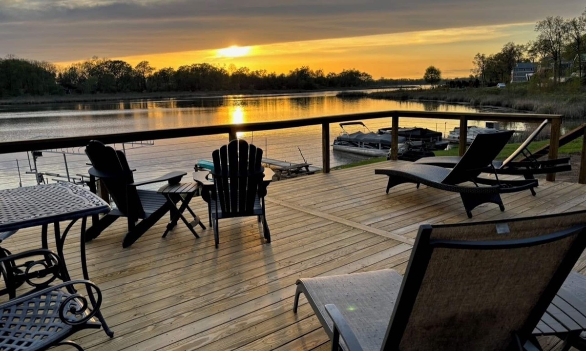 Angola House | Crooked Lake, Angola Indiana Large Waterfront Family Home-Fall Openings