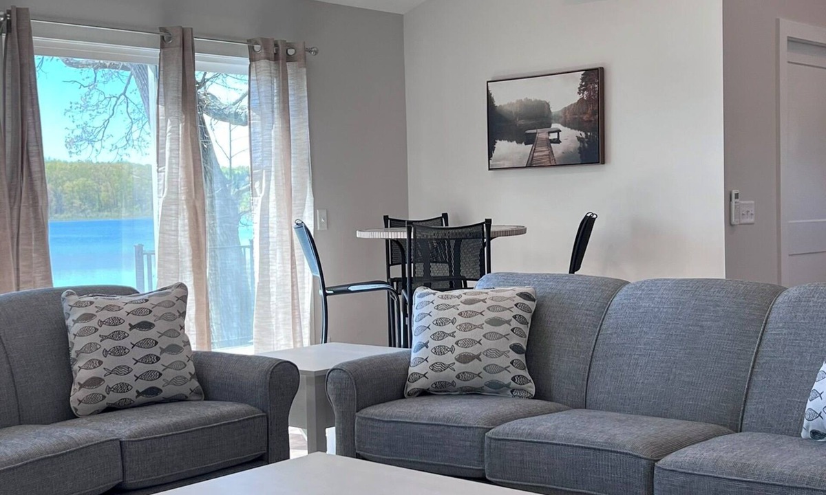 Delton Cottage | Cute & Cozy Gilkey Lake Cottage – Waterfront Retreat & Fishing - Delton, MI