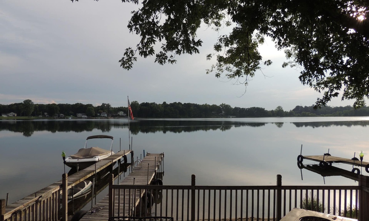 Edwardsburg Cottage | Cute Lakefront Cottage - Fully Stocked Kitchen Relaxing Getaway