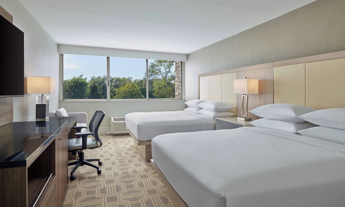 Willowbrook Hotel | Delta Hotels by Marriott Chicago Willowbrook