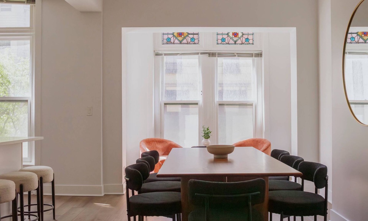 Rush and Division Apartment | Designer Loft 3W | Heart of Gold Coast/River North