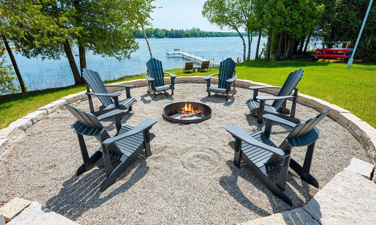Baileys Harbor House | Door County Kangaroo Lake Cottage: Family Fun, Kayaks, Game Room & Firepit