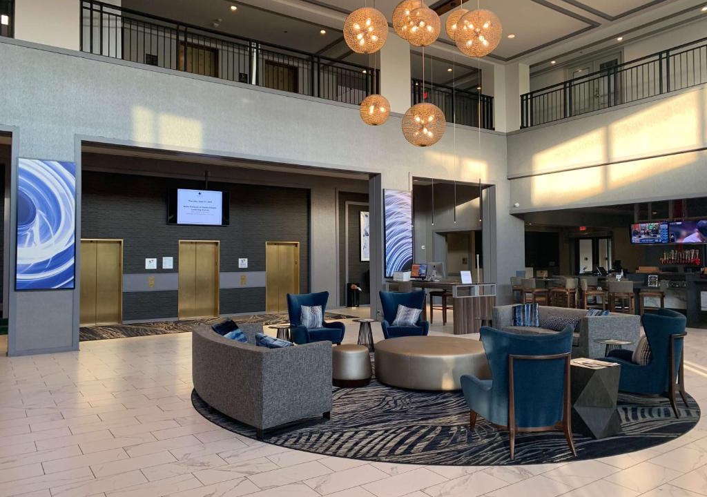 Downers Grove Hotel | DoubleTree Suites by Hilton Hotel & Conference Center Chicago-Downers Grove