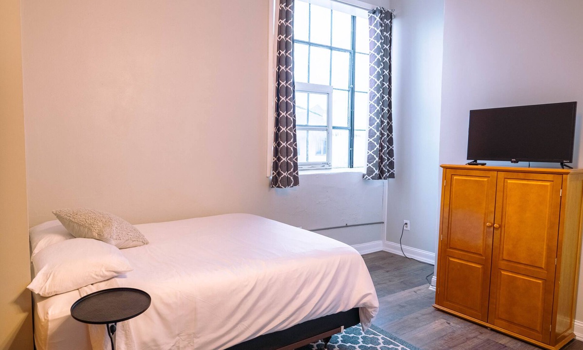 Downtown Lafayette Historic District Condo | Downtown Lafayette Queen Suite