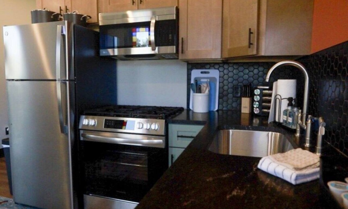 Nelson Apartment | Downtown Modern Queen Apartment at The Victorian: Close to it All