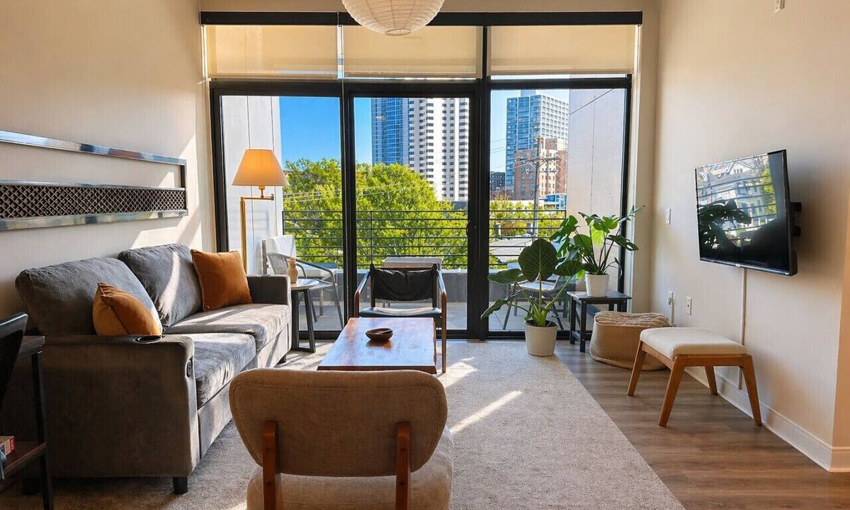 Lower East Side Apartment | East Side Luxury 1BR Apt · Near Brady St with Balcony and Lounge · Sleeps 4